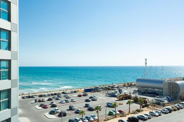 Oceanus Apartment Hotel Herzliya Экстерьер фото